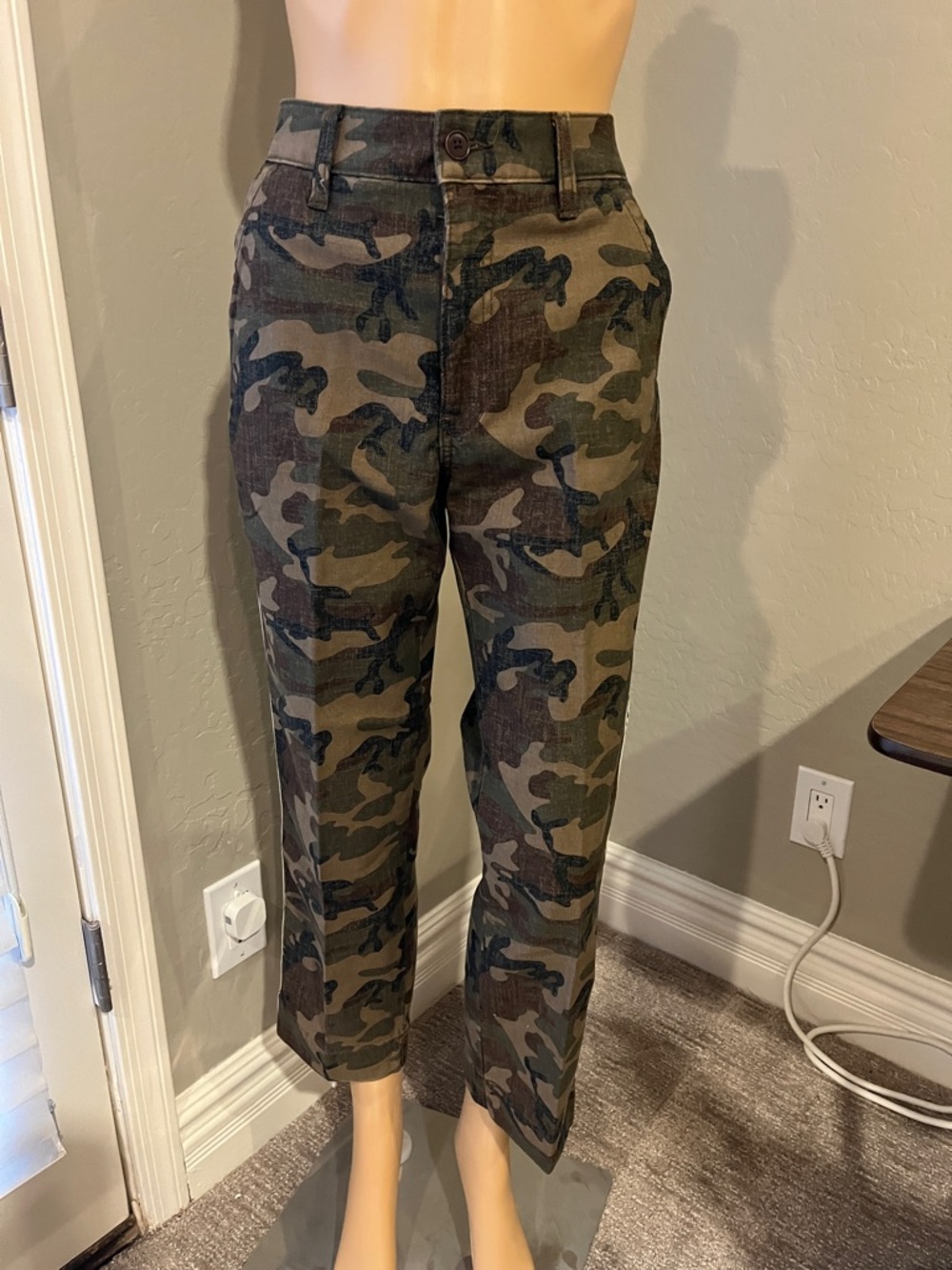 Abercrombie & Fitch Camo Cargo Pants 27